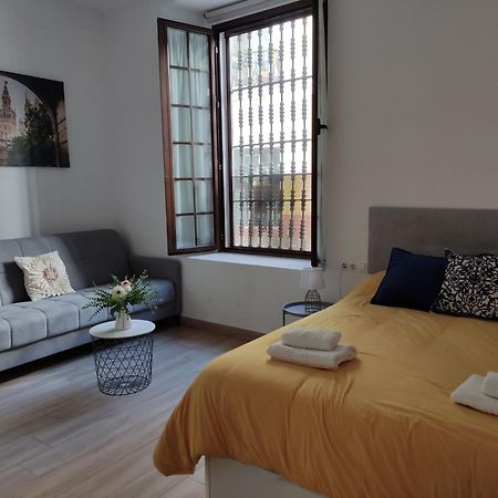 Estudio Moderno Con Opcion De Garaje Apartman Sevilla Kültér fotó